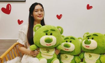 Gấu Bông Lotso Bơ Xanh Đeo Yếm